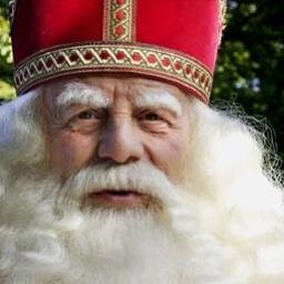 halloo ik ben sinterklaas ik woon in spanje :)en ik vind Nederland een heel mooi land en mij zwarten pieten ook!