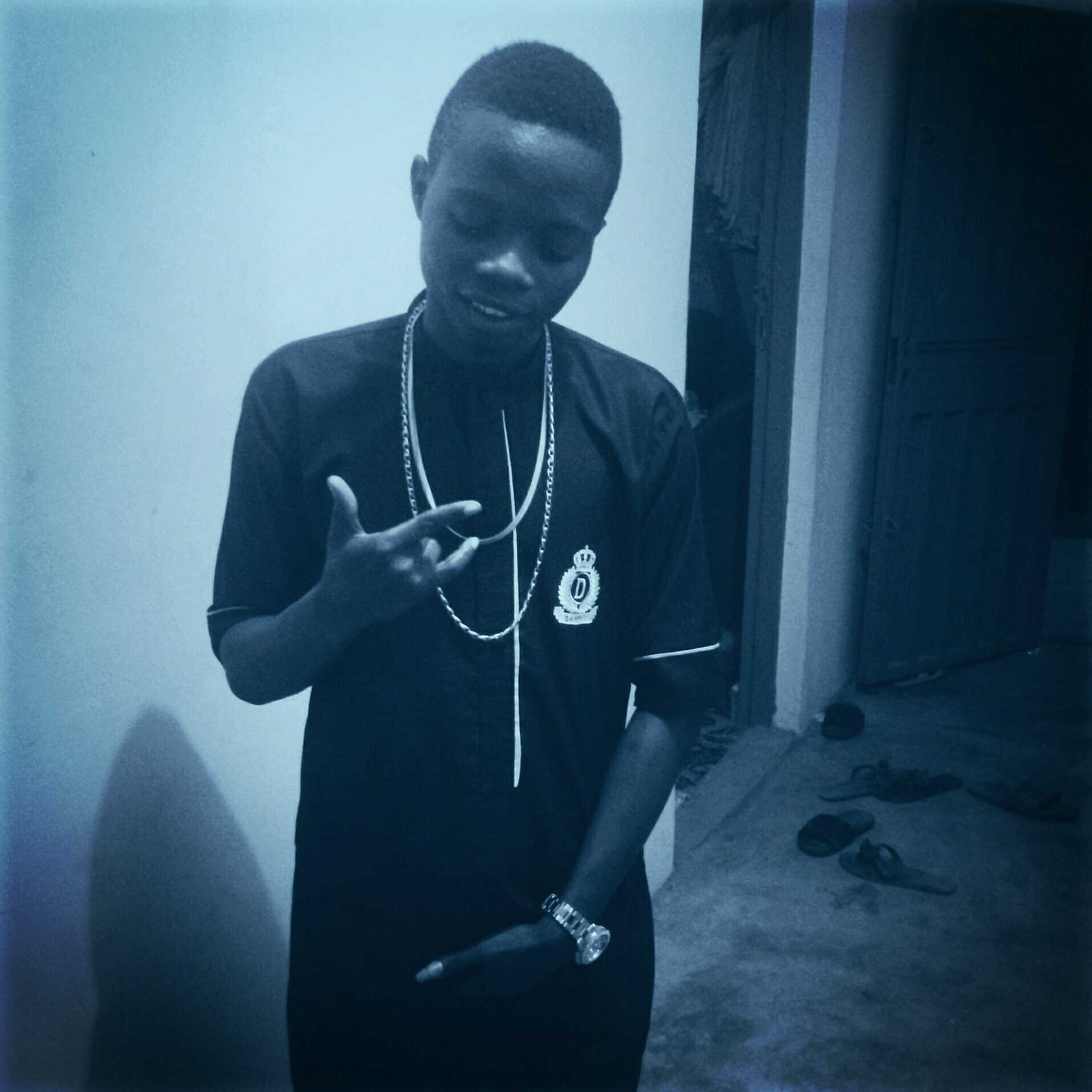 am a fresh guy dat luv gal nd muzik