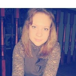 она не обнимет,но все же тобой овладеет и увезет тебя куда захочет,даже в Питер.любовь - она такая, она согреет только все равно не забудь купить себе свитер