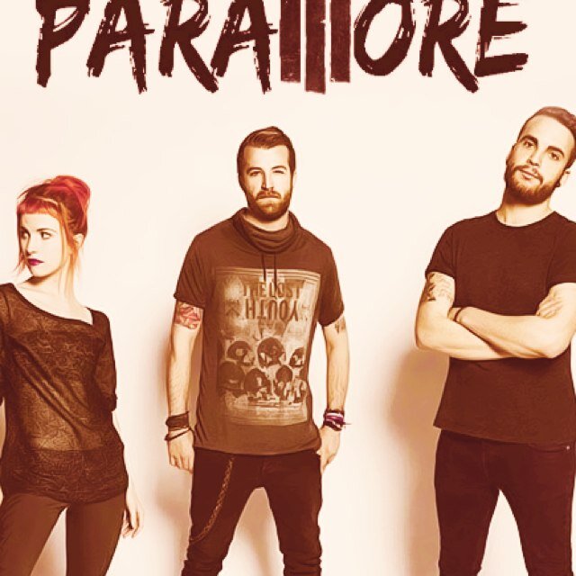 esses fã de paramore q nao tem oq fazer da vida