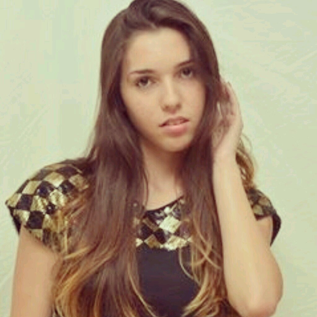 eu não ligo pro que os outros falam, vivo do meu jeito=)