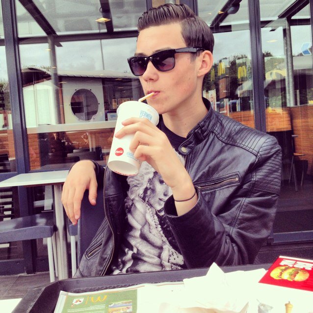 18 Years Old | Soccer Player of SHO A1 | Student At STC Brielle | Living in Rotterdam / Spijkenisse ( The Netherlands ).