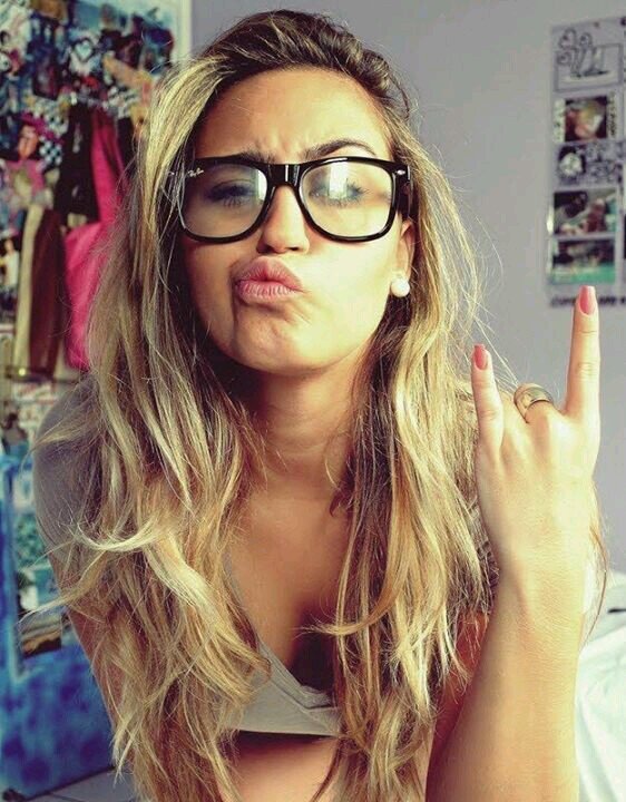 Instagram: _milenaaguiar