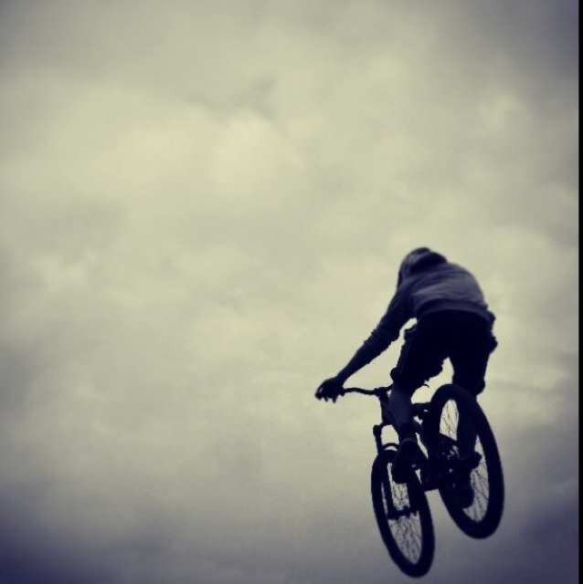 16. Aficiones? Descenso! Two Wheels Lover Live Fast & Ride Hard!
