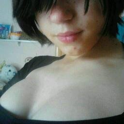 friki,gamer,mangaka,graciosa,un poco cabrona....