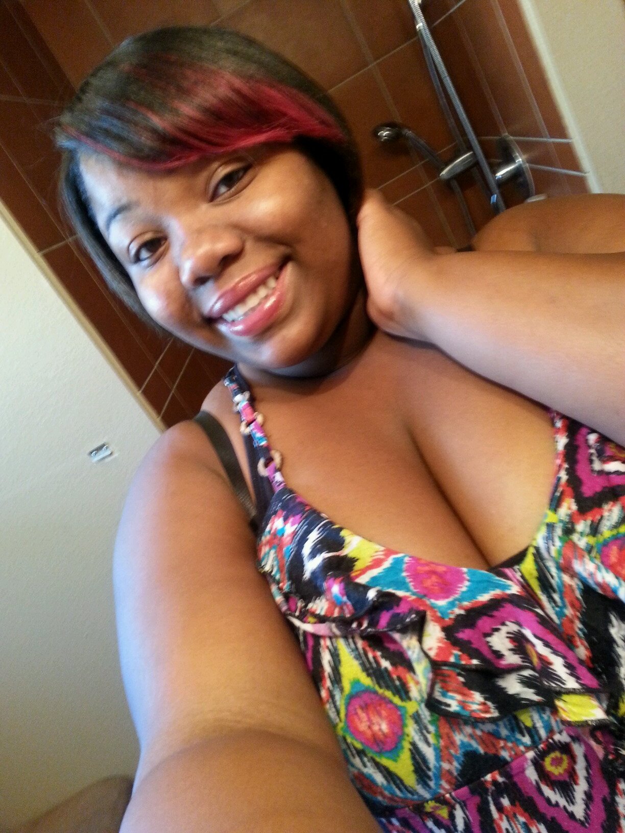 im cool to be around n love goin out wit friends im funny alwasy have a smile on my face u couldnt ever see me without a smile