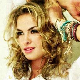 Saber encontrar a alegria na alegria dos outros, é o segredo da felicidade. A alegria de vcs me faz feliz. @Lua_Blanco & @Aguiarthur
Sincer: 12/03/12