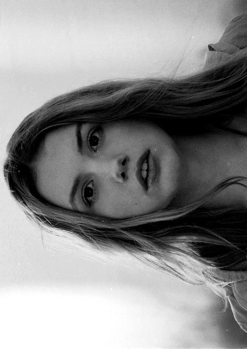 16. | Ella era feliz y se enamoró.