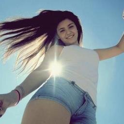 Hola.. Soy Selii Parker, tengo 14 años y medio. Soy de Madrid, seguime y te sigo (: suelo ser de boca cuando voy a argentina, ahq, los amo, besitos en la cola..