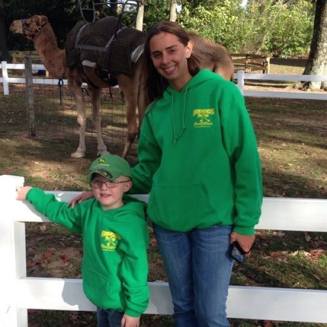 Love to be outdoors, Love my nephews more than life itself! Have a great job and a great family! Love country music!!