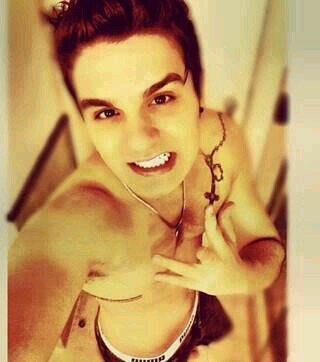 Nem q seja além dessa vida eu vou estar te esperando @luansantana. 
Since: 01/07/2012 - Dona: @TatyzinhaSoares - Seguido por: @paulinhopexe e @marretacowboyls