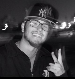 MC// componente del grupo de rap @ProjectFlash_PF ,vivo por y para la música volcando mi cabeza como si de un tarro de frases se tratara. Peace!!