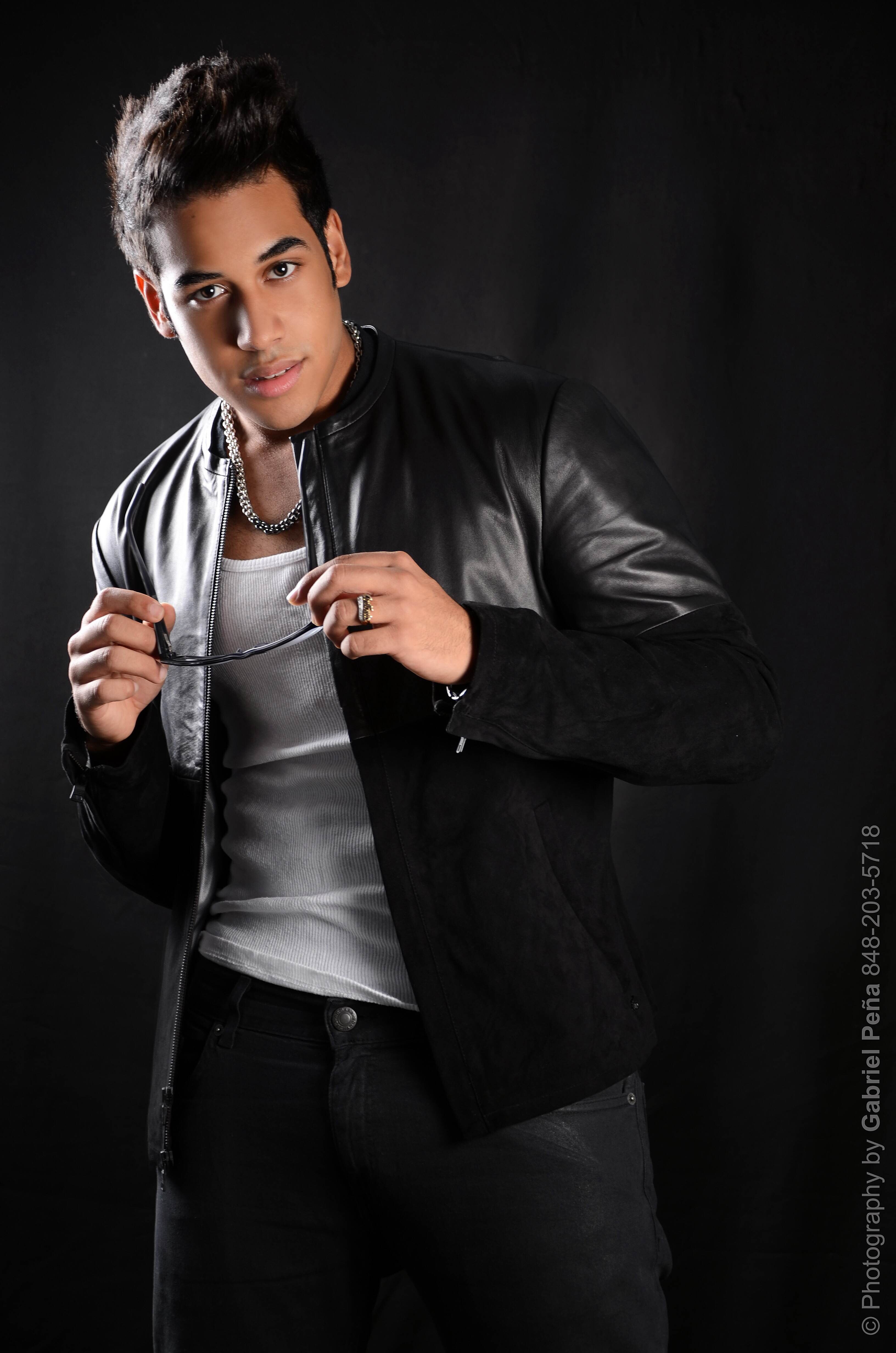 THIS IS THE OFFICIAL FAN PAGE, Urban Bachata/R&B/Tropical Singer, Composer Official page @IammDior Go & Check Out latest music video Lo Se Todo on YouTube