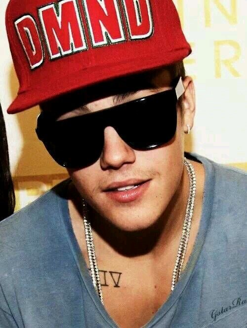 só mais uma belieber que apesar dos pesares, continua acreditando e lutando pelo Justin e por essa família que amo fazer parte.