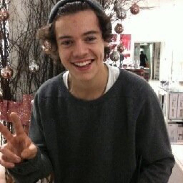 Just another fan account. I follow back :)