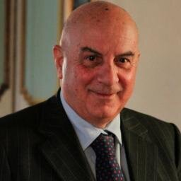 Banchiere 20 anni al Monte Paschi di Siena. 
Manager abile a FSI ed Anas. 
E’ oggi Presidente  Fondazione Formiche e Presidente  Federtrasporto.
