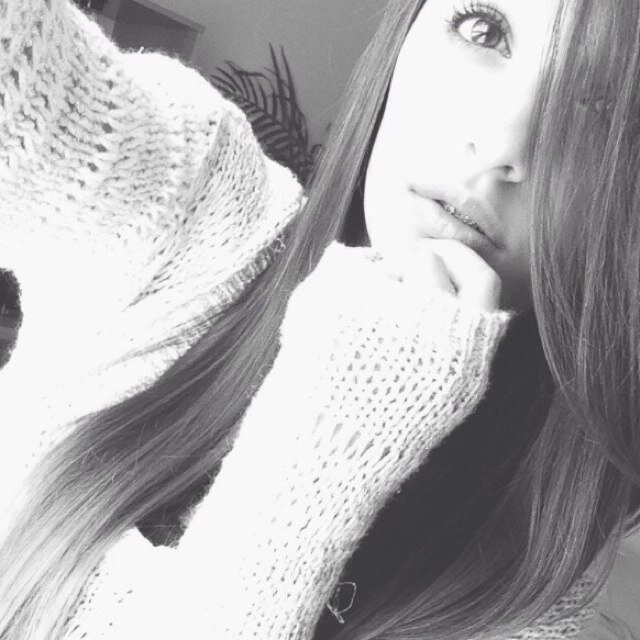 16 years old | Singer | Belieber | Justin Bieber's girlfriend