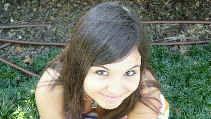 AroaAlcaide97's profile picture. Sonríe, es lo segundo mejor que puedes hacer con tu boca.