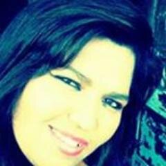 Sorria sempre para não dar o prazer de quem ti odeia de ti ver..triste e sim aos que ti amam a certeza que tu és feliz
