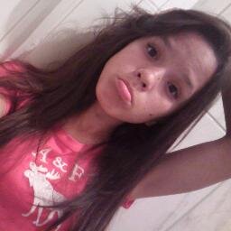 - aa humildade naão me faiiis melhor que ngm , mais me faz diiferente de muittos u.u !* Julgar sem conhecer eé ter inveja sem admitir ;]]