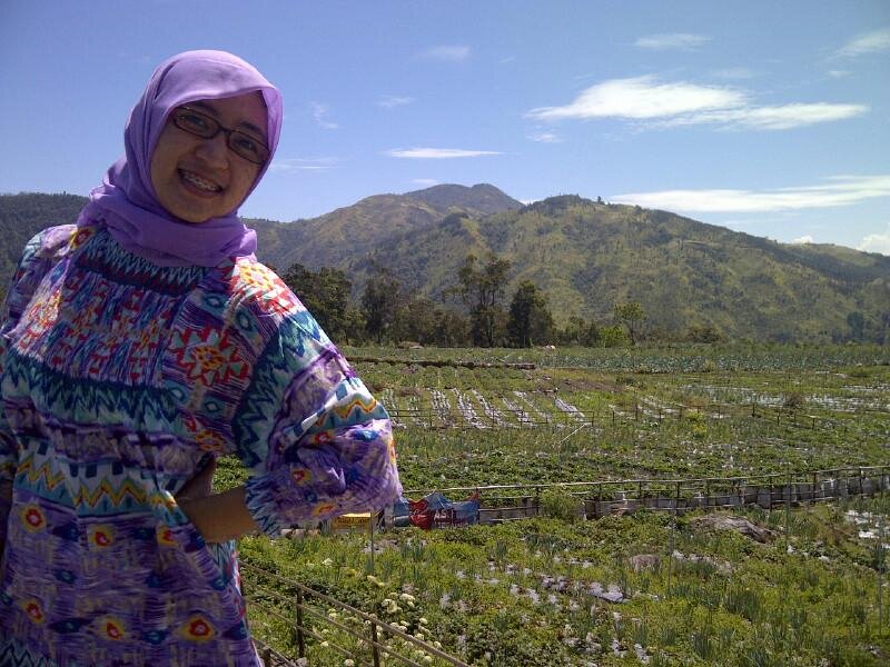 angsafitri's profile picture. # separuh nafas terbang bersamamu walau dengan sayap-sayap patah yang terukir di hati dan tak mau pergi #