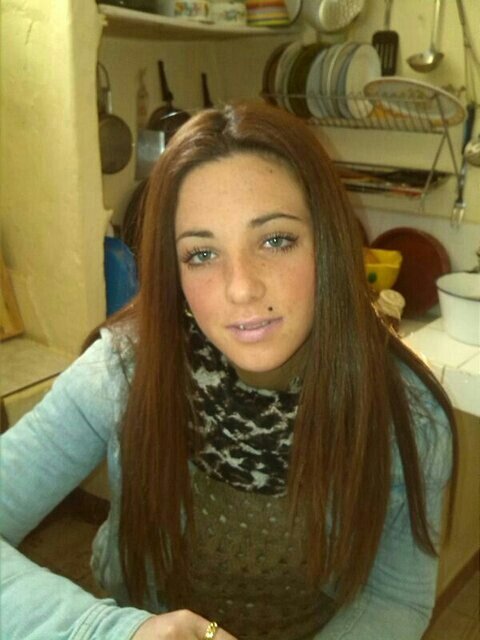 Hazlo bien y no mires con quien :)