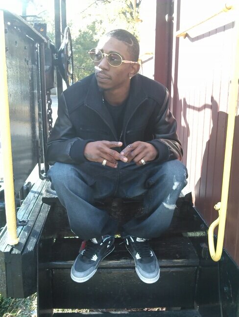 I'm gemini bipolar so much shit wrong with him, all 4 of me can't explain all these voices n my head..