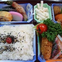 神奈川県西部地区を主に幼稚園をはじめ事業所・個人等への弁当給食 会議・祭事・レクリエーション・会合等への仕出しサービスを行っております。日替りメニューを中心にお得情報をつぶやきます。