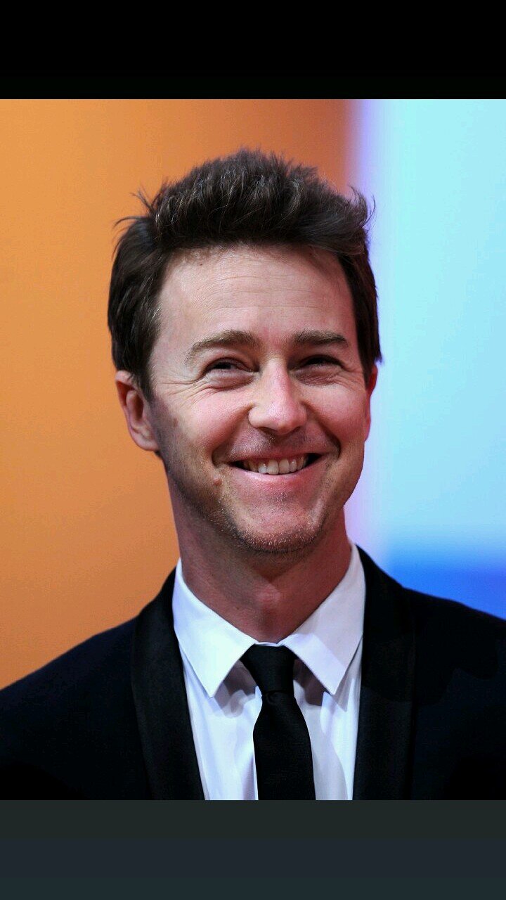 Rs_kuw's profile picture. ‏سئمت شد اللجام على حصاني الجامح،،