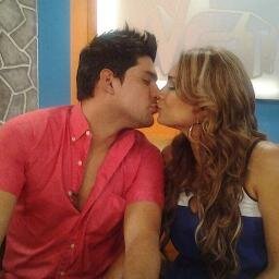 Fans de mis Idolos @gpazminoyepz @EmilioPinargote la mejor pareja con sus bellos nenes #Sarah #Diegito #Fiorella