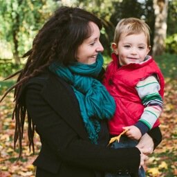 Knitter and blogger; Adventurer in eco-friendly living and the art of non-conformity; Climber and outdoor enthusiast; Pursuer of passions and freedom in life.