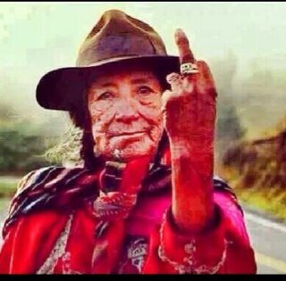 Las lindas chiquillas quiteñas Son dueñas de mi corazón, No hay mujeres en el mundo Como las de mi canción.