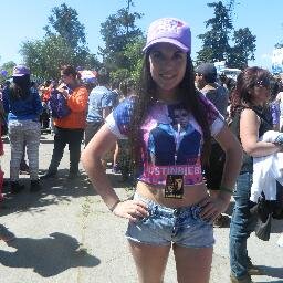 Aww Hola Emms Tengo 16 Años , Vivo En Chile Constitución , Me encanta bailar especialmente Arabe :$ *-*  , Soi BELIEBER y Amo A Justin Bieber .