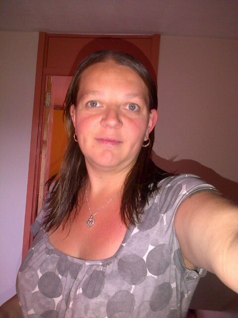 I'm Emma,30,got a son 12 yrs n daughter 13 wks theyr my world. single, enjoy a laugh shoppin spendin time wit family n friends n spoilin my kids xx