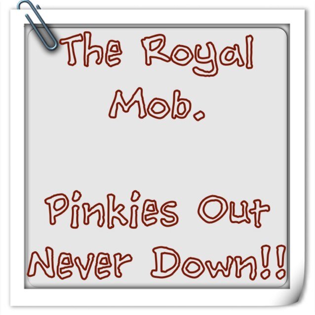 #TheRoyalMob is a movement consisting of Artists, Directors, clothing line & more! |
Clothing http://t.co/W7PJG30cqg | IG: RoyalMobFamily