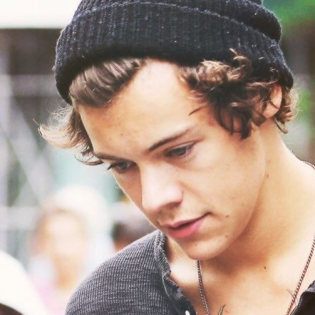 hi i just gave you a free follow so follow my main @5sexondsoflou please and thank you