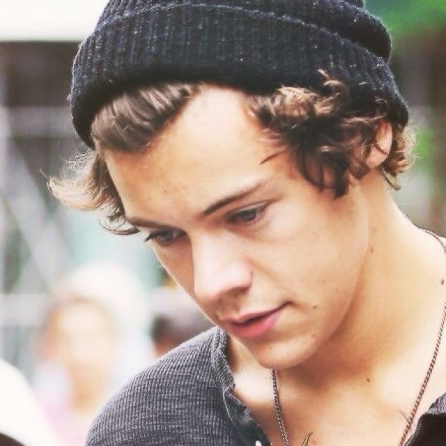 hi i just gave you a free follow so please follow my main @5sexondsoflou thanks