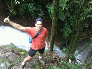 Ingeniero Civil. Ciclista. Católico. Mexicano. Padre. Esposo. Quiero un mejor país. Confío en Dios.