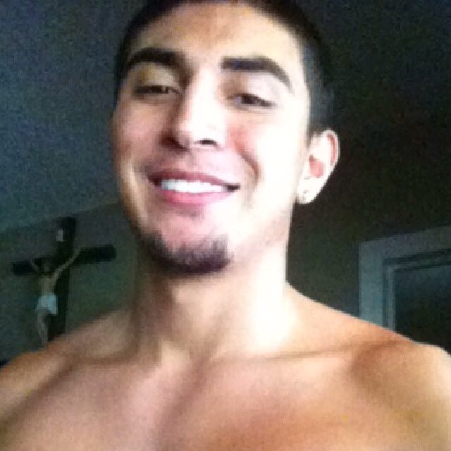 love my familly and friends and love football. Ima chill guy once you get to know me so lets get to know eachother:) class of 13@ hanks