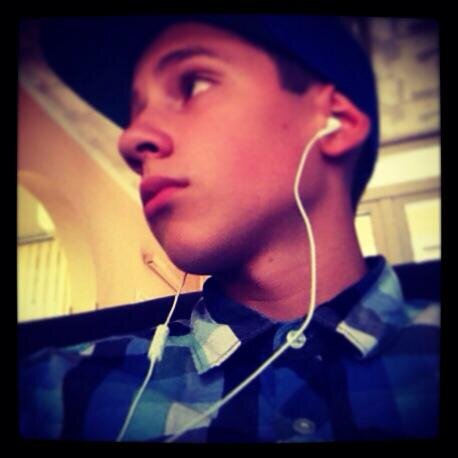 Hi , hip hop dancer and listening to the rap music, follow me on my twitter.