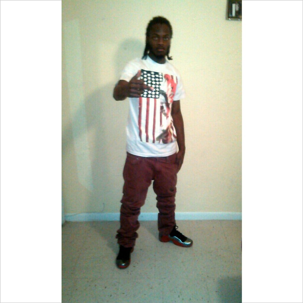 ( YoungKing )  ' Never put these nigga in yo business ' [ My main type , #RedGirls b ] ! Ig @rip_jim !