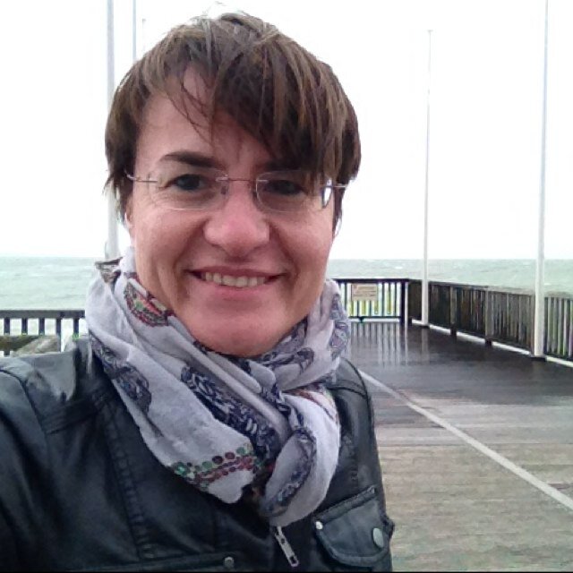 Maire Adjointe De FLERS . Gauche responsable républicaine , laïque , pro-Europe , pro-science , et pro-vax Assistante Sociale en Soins Palliatifs