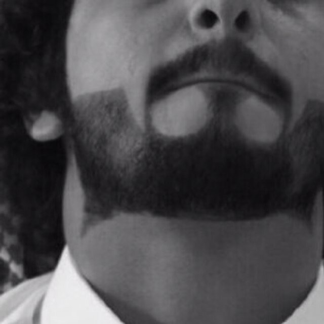 تعرفون آسميٌ ۈلگنّ لآ تعرَفوٌن قصَتيّ تقرون مآ ﺎگتبّ ۈلگنْ ﻟيس گل مَآآ آگتبهہ ﺣگآيهہَ عن ۈآﻗعي لذلگك لآ تحَگمّوا عَلي بَ ﻣجرّد آلقرآءة ..