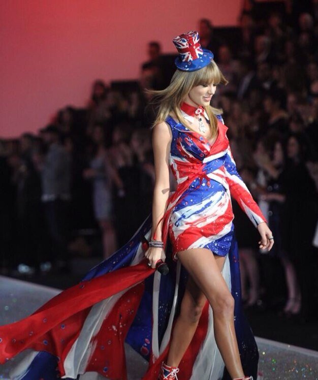 I fall in love with Taylor Alison Swift. ❤1989 ️RED Fearless Speak now