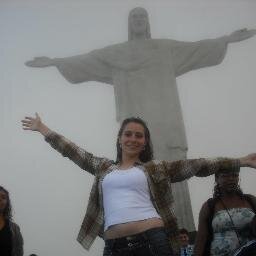 Viver e não ter a vergonha de ser Feliz...