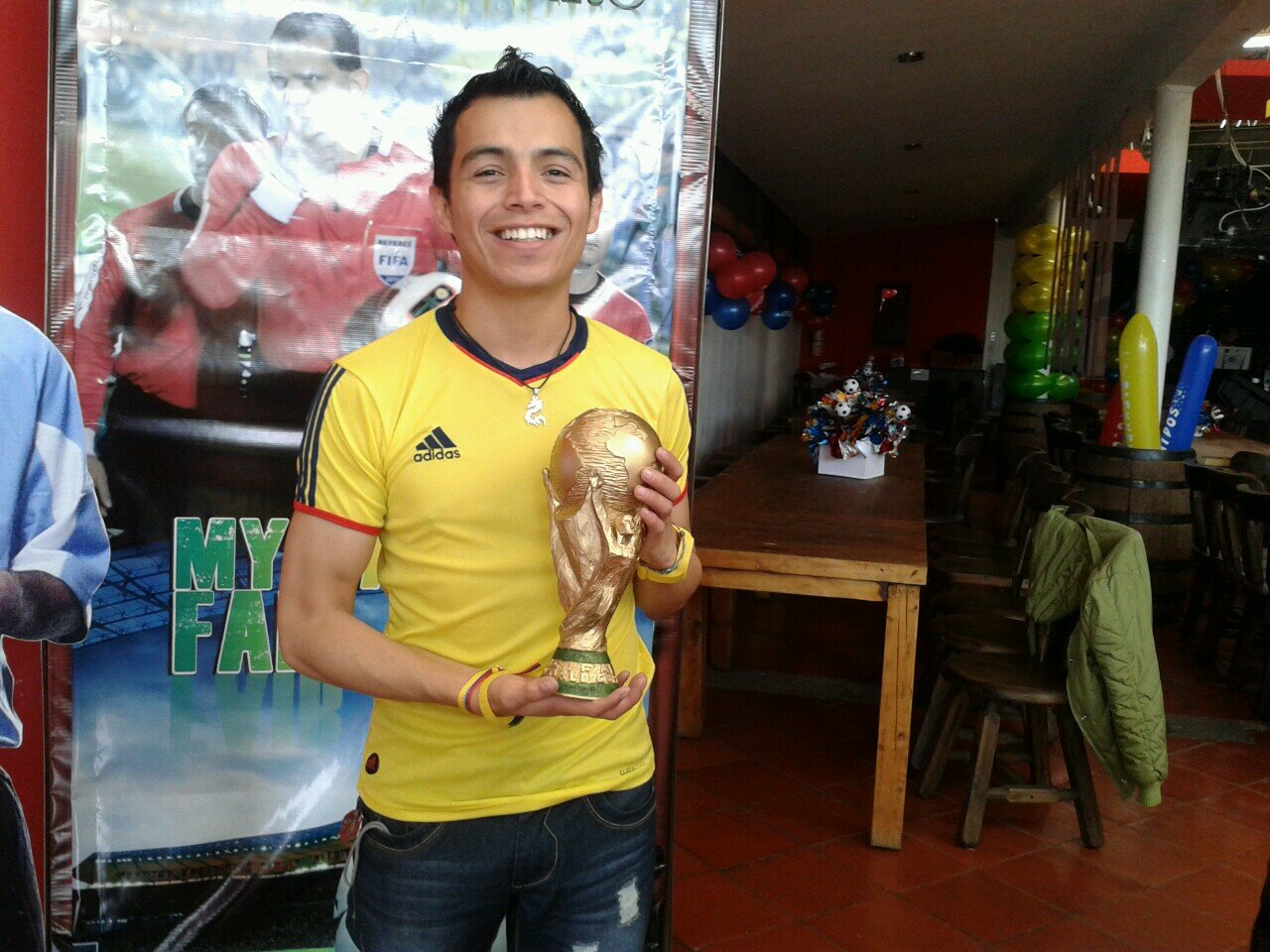 Soy como el SOL que brilla tengo mucho pa dar .... Tecnopata de nacimiento .... mi corazón lo perdi en tierras Antioqueñas (Medellin) add +5730433922668
