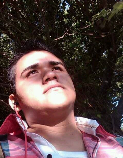 soy una persona un poco timida pero cuando me dan confianza ya nadie me puede cayar jajajaja