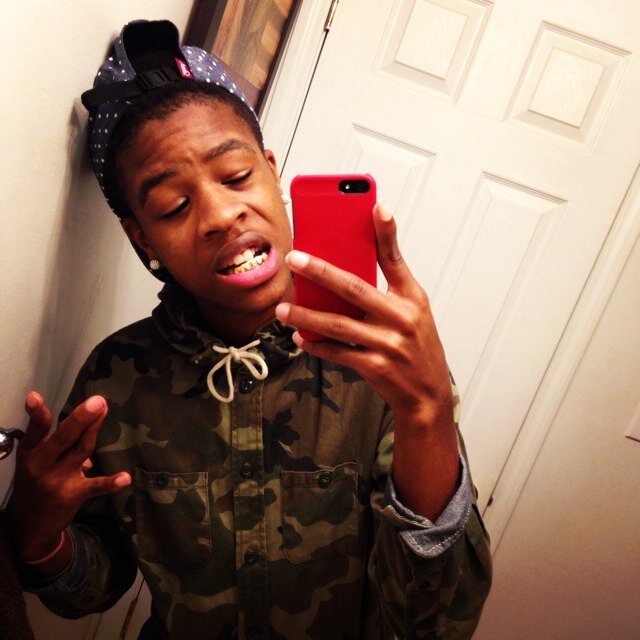 Back on my twitter shit , follow me i need my follows back follow my dope ass instagram caution_imthrowed