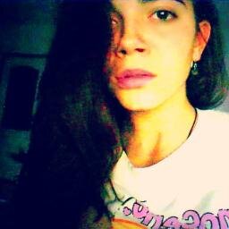 FOLLOW ME AND I FOLLOW BACK! Proffesional volleyball player,I love makeup,nails designs,golf,tennis..:)