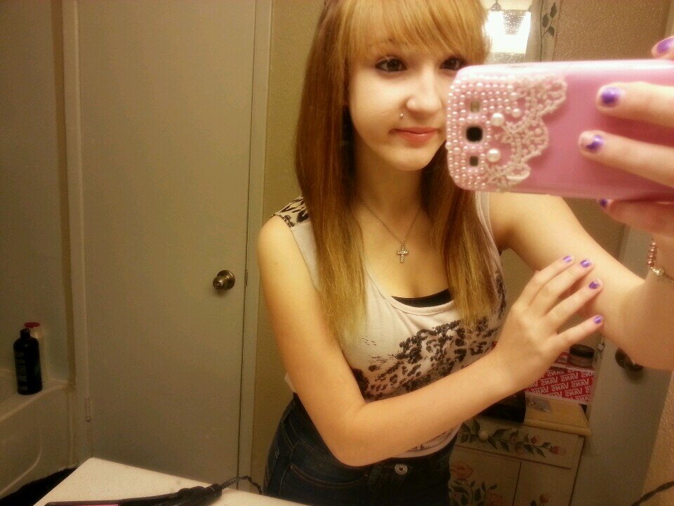 Hello. Come follow me?(: Ill return the love♥